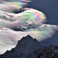 Awan Pelangi Luar Biasa Gunung Everest Gambar
