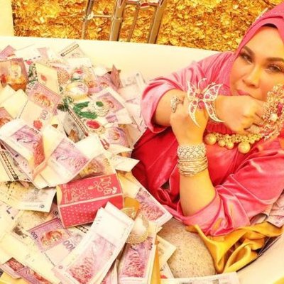 Pernah Alami Hidup Sulit Wanita Ini Kini Bermandikan Uang pernah alami hidup sulit wanita ini kini bermandikan uang